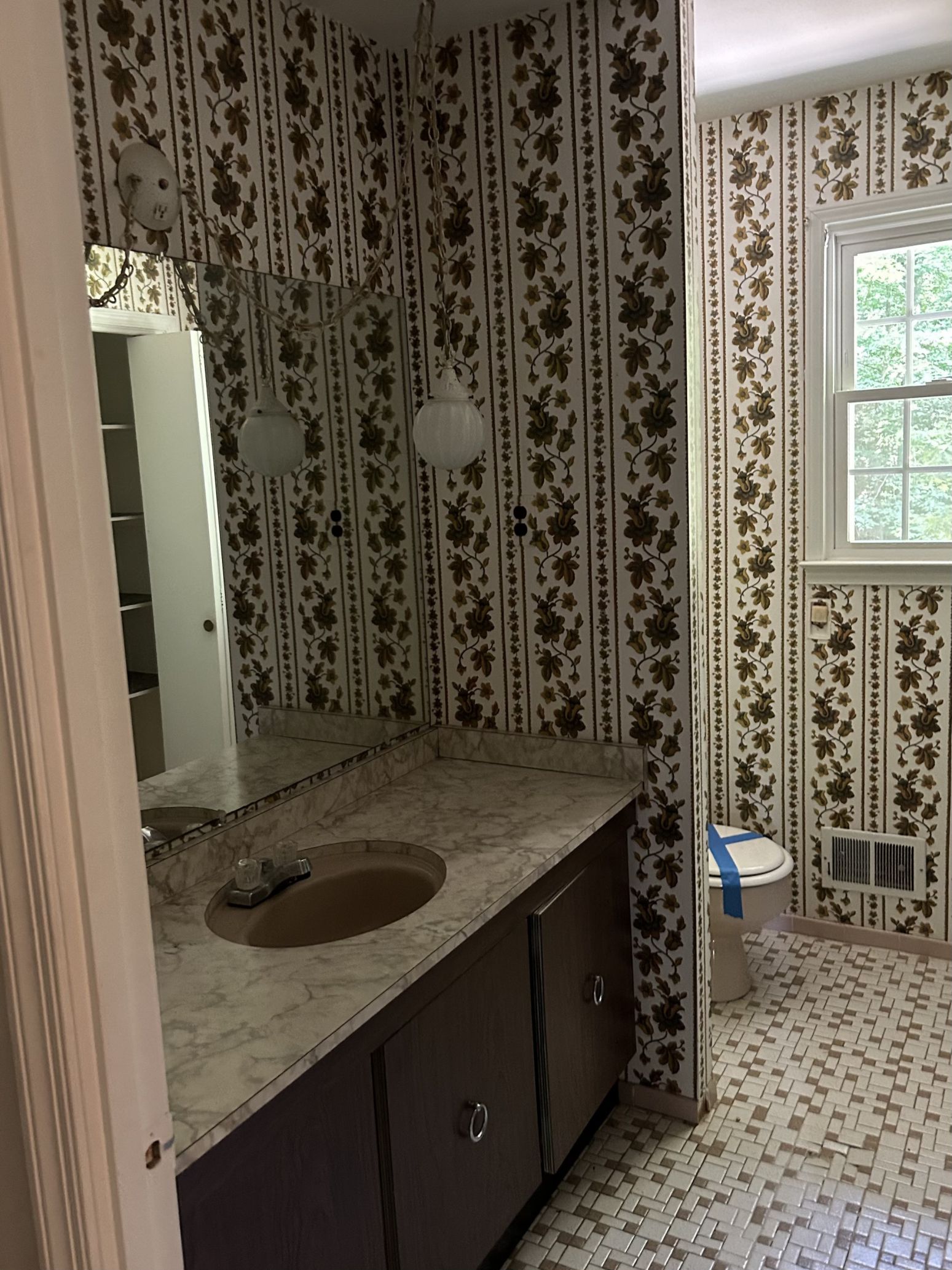 9D977B92-0CDE-48FC-A5A4-7A8BEBD136FC 9D977B92-0CDE-48FC-A5A4-7A8BEBD136FC